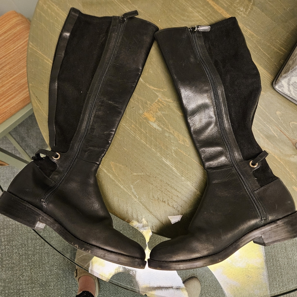 Boots - Picture 2 of 7